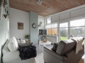 Spacious bungalow with lawn